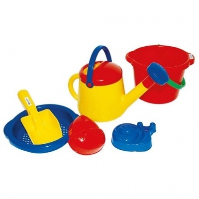 Conjunto de brinquedos de praia coloridos em plástico