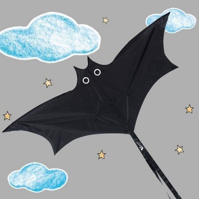 Pirilampo morcego preto com olhos brancos sobre fundo cinzento com nuvens e estrelas