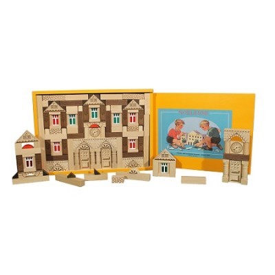 Jogo de blocos de construção em madeira com casas e edifícios em caixa amarela