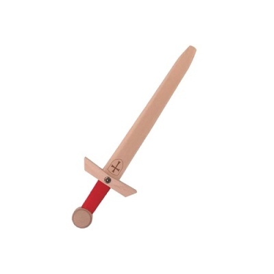 Espada de madeira clara com punho vermelho e símbolo na guarda