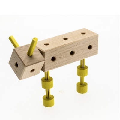 Brinquedo de blocos de madeira em forma de animal com partes amarelas