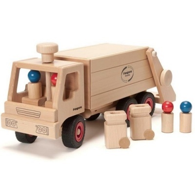 Camioneta de madeira com figuras e acessórios em azul e vermelho