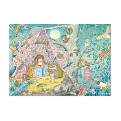 Menina a ler num cobertor amarelo dentro de uma tenda rosa com flores, rodeada por muitos animais e árvores