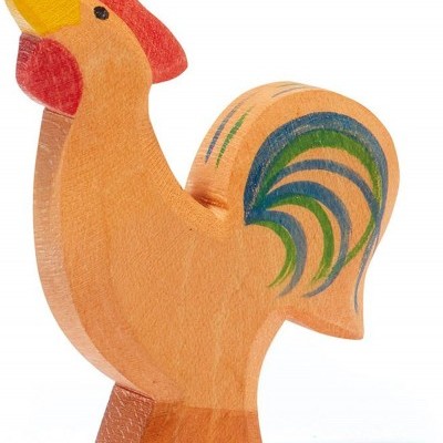 Boneco de madeira em forma de galo colorido