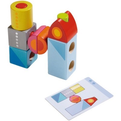 Brinquedo de blocos de madeira coloridos com cartão à frente