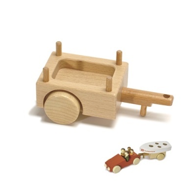 Carrinho de madeira natural claro com rodas e pinos verticais