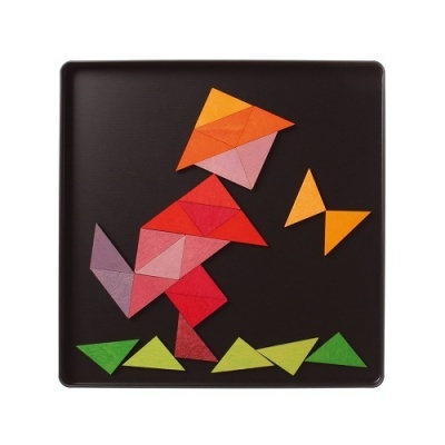 Jogo de tangram colorido em base preta