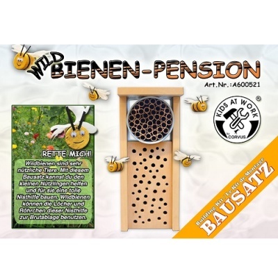 Conjunto Bausatz para abelhas com estrutura de madeira e tubos em embalagem branca com texto e logótipo.