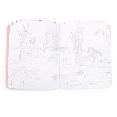 Livro para colorir aberto com desenho em preto e branco de crianças e natureza
