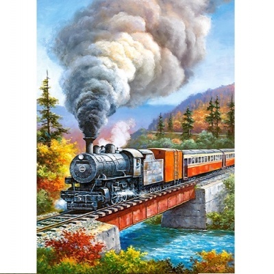 Comboio a vapor preto com vagões laranja e branco numa ponte vermelha sobre um rio azul, numa paisagem natural de outono.