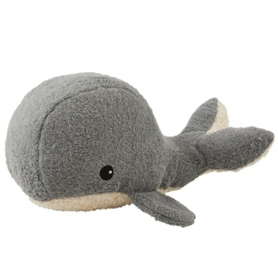 Pelúcia de baleia cinzenta com áreas bege e olhos bordados