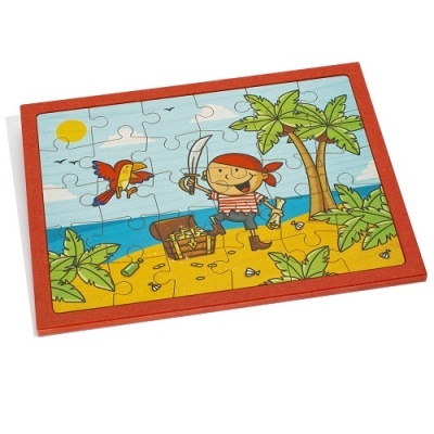 Puzzle de madeira infantil com imagem de pirata, papagaio e palmeiras