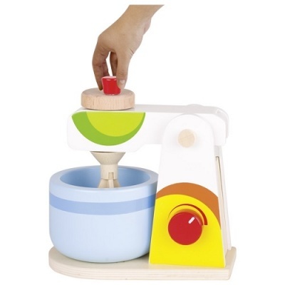 Brinquedo de batedeira colorida em madeira com tigela azul