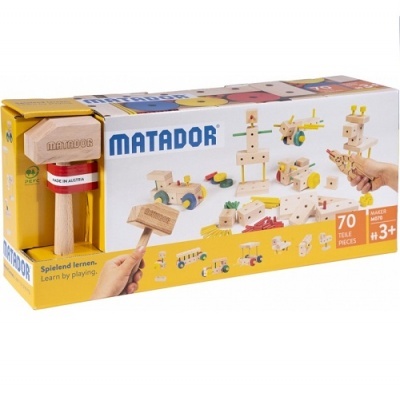 Conjunto Matador de madeira com 70 peças e martelo em caixa amarela e branca.