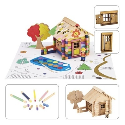 Casa de brinquedo de madeira colorida com acessórios e papel de desenho