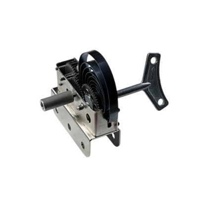 Mecanismo manual metálico com alavanca preta e rodas dentadas