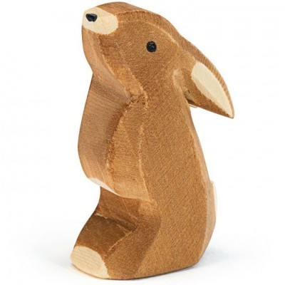 Figura decorativa de coelho em madeira com detalhes pintados