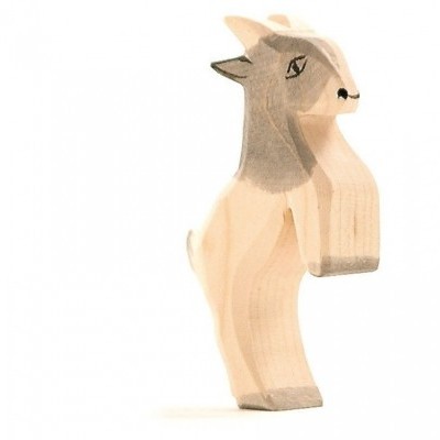 Figura de madeira pintada de um carneiro