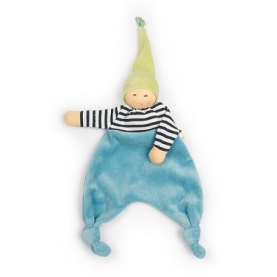 Boneco de pano azul com camisa riscada e chapéu verde