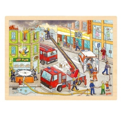 Puzzle de madeira com cena de bombeiros a apagar fogo num edifício e carros de emergência na rua