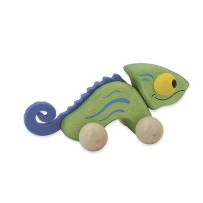 Brinquedo de madeira verde em forma de lagarto com rodas
