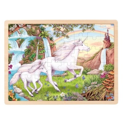 Quebra-cabeças em madeira com imagem de unicórnios e paisagem natural