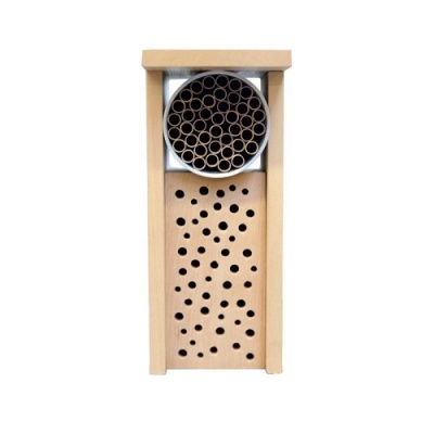 Insectário de madeira com tubos de papel e orifícios redondos