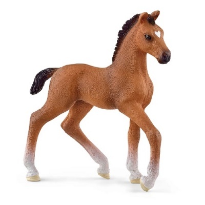 Figura de cavalo potro castanho em fundo branco