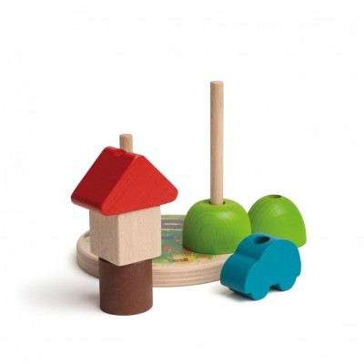 Brinquedo em madeira colorido com montagens de peças em postes