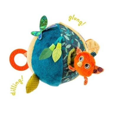 Brinquedo macio azul com folha e criatura laranja a sair