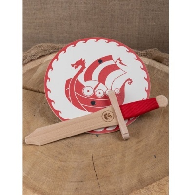 Escudo redondo com desenho de navio viking e espada de madeira clara com pega vermelha