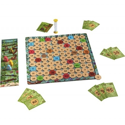 Jogo de tabuleiro com tabuleiro colorido, cartões verdes, temporizador de areia e peça com escada e pessoas