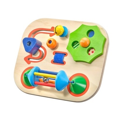 Painel sensorial infantil em madeira com peças coloridas
