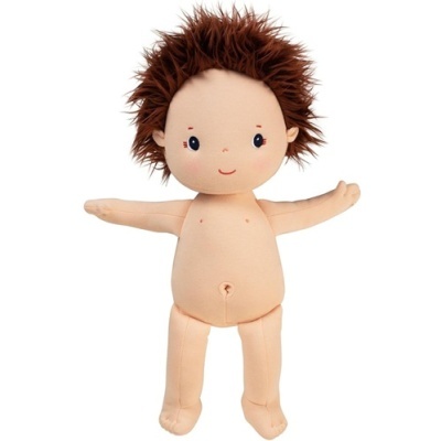 Boneco de pano com cabelo castanho espigado e braços abertos