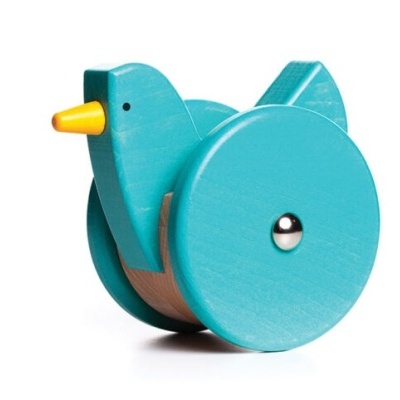 Brinquedo de madeira azul em forma de pássaro com rodas