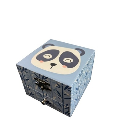Caixa azul clara com panda sorridente e padrão de folhas