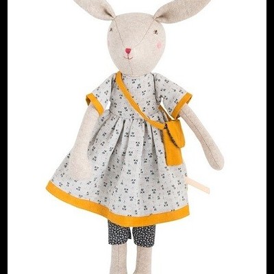 Boneca de coelho em tecido com vestido e bolsa amarelos