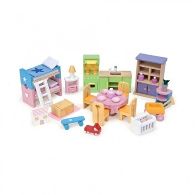 Mobiliário colorido em madeira para casa de bonecas, incluindo cama beliche, mesa, cadeiras, cozinha, armário e acessórios.