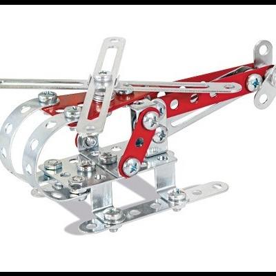 Estrutura metálica vermelha e prateada para construção de modelos