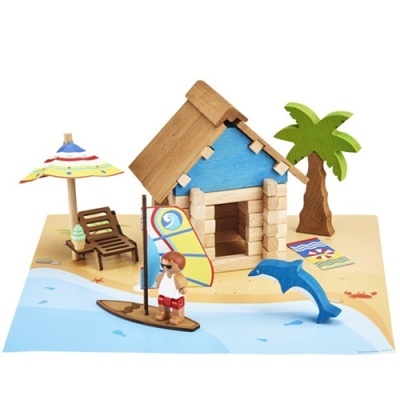 Conjunto de brinquedo de praia com casa, palmeira, guarda-sol, e boneco em prancha