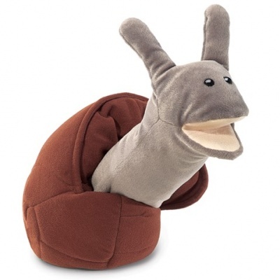 Boneco de peluche caracol cinzento e castanho