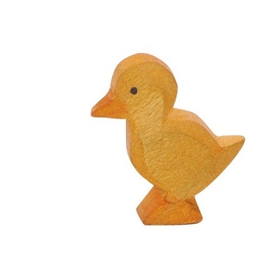 Boneco de pato amarelo de madeira com bico laranja e olho preto