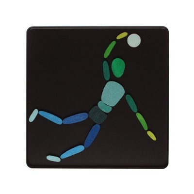 Bloco de notas preto com figura de jogador de basquetebol colorido a saltar