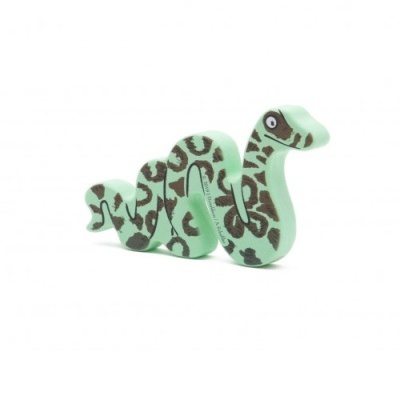 Imagem de espuma em forma de cobra com padrão verde e castanho