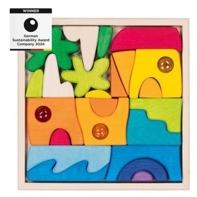 Blocos de madeira coloridos em caixa de madeira com selo de prémio de sustentabilidade