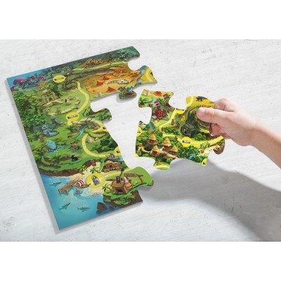 Puzzle infantil colorido mostrando peça removida e mão a segurá-la sobre mesa branca