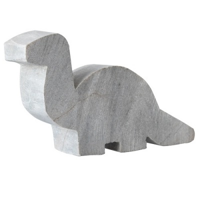 Escultura de pedra cinzenta em forma de dinossauro abstrato