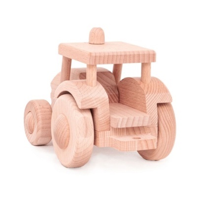 Trator de madeira natural em bege claro com textura lisa