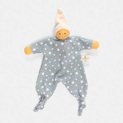 Boneco de pano azul com estrelas brancas, cabeça cor pele e chapéu creme