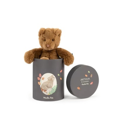 Urso de peluche dentro de caixa cilíndrica cinzenta com ilustração e texto